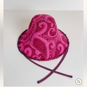 Pink Paisley Bucket Hat. Re/lax remade classic Joni Bucket Hat. Medium.